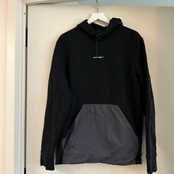 Oakley Tech Hoodie in Black - Picture 3 of 5